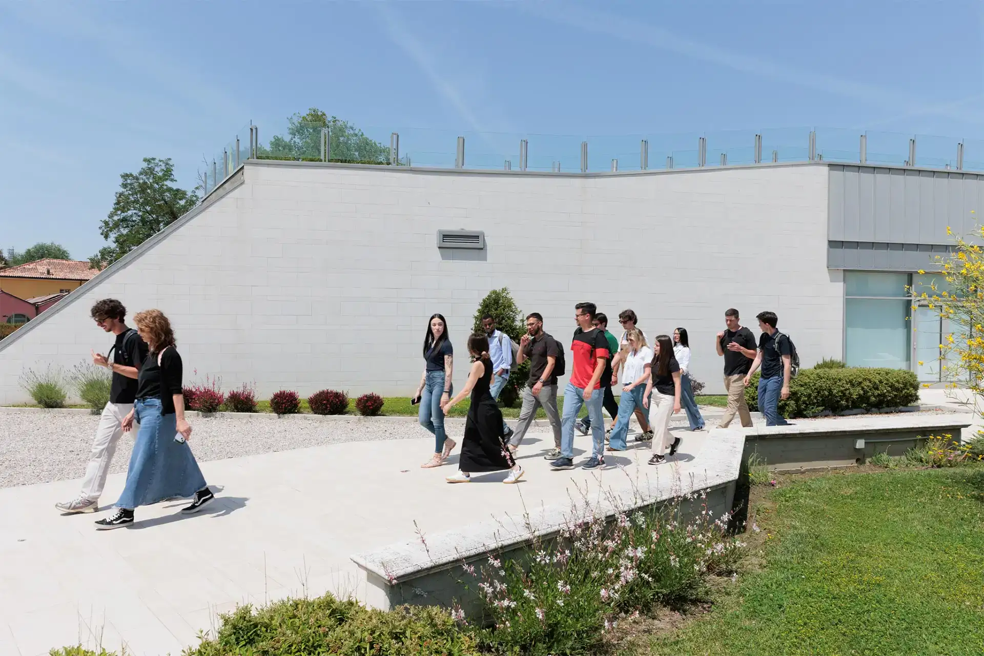 Un groupe d'étudiants lors d'une journée de formation sur le campus de l'IASA